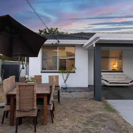 2B Cozy House Near The Airport Villa Perth Exterior photo