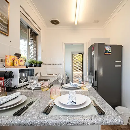 2B Cozy House Near The Airport Villa Perth Exterior photo
